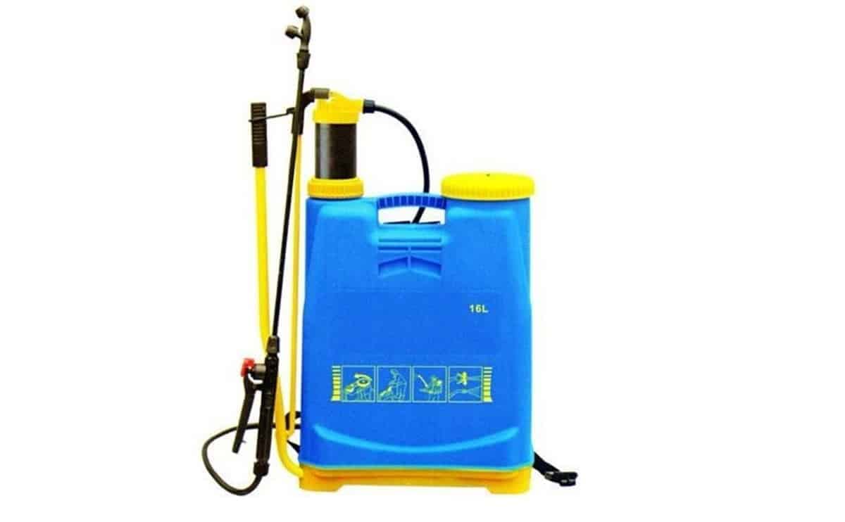 Agricultural battery sprayer