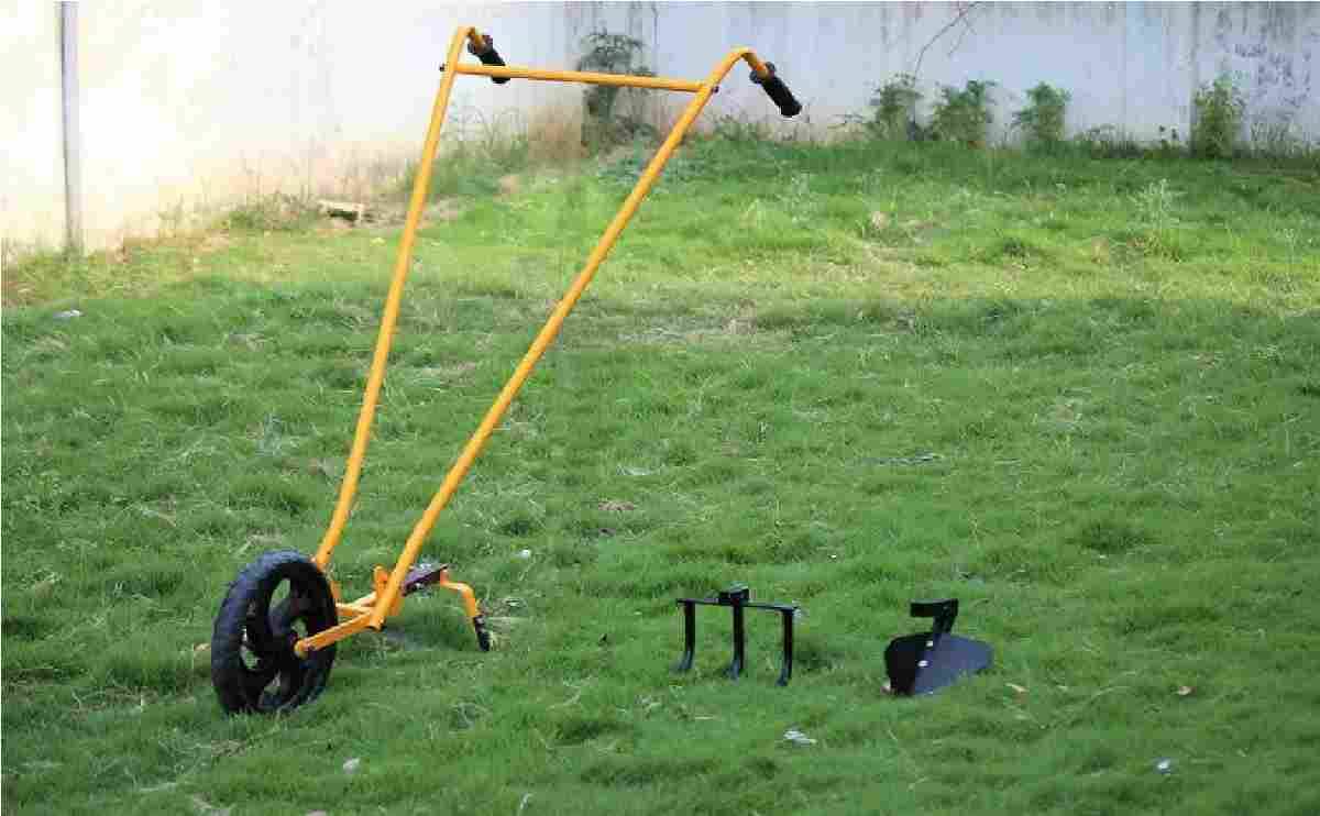 AG247 WHEEL HOE 1