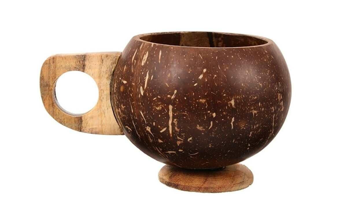 The Natural Coconut Shell Cup with Handle is an eco-friendly, reusable drinking cup perfect for tea, coffee, and juices. - Image 2