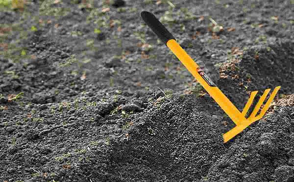 Garden hoe 3 prong fork ergonomic handle with hang-up hole hoe/fork combo hand digger and cultivator tiller I all-purpose gardening tool - Image 4