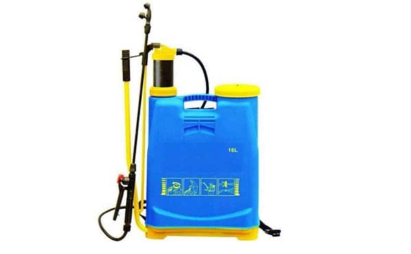 Agricultural battery sprayer