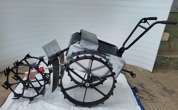 Two row paddy weeder with 2 stroke petrol, 52 cc engine for agricultural purpose - Image 2